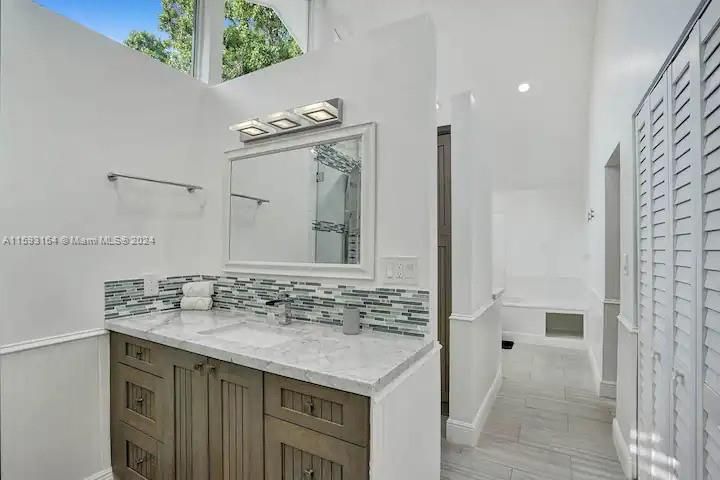 En Venta: $1,895,000 (5 camas, 3 baños, 2778 Pies cuadrados)