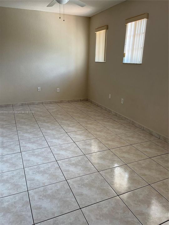 Active With Contract: $2,850 (3 beds, 2 baths, 1330 Square Feet)