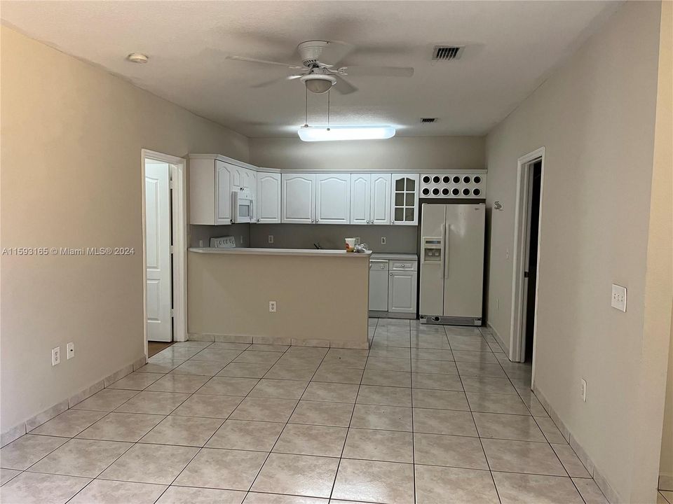 Active With Contract: $2,850 (3 beds, 2 baths, 1330 Square Feet)