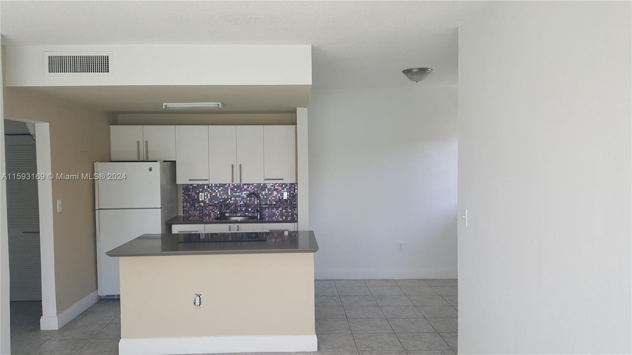 For Rent: $1,975 (1 beds, 1 baths, 620 Square Feet)
