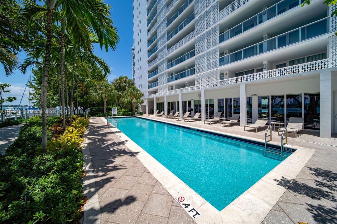 Active With Contract: $3,445 (1 beds, 1 baths, 723 Square Feet)