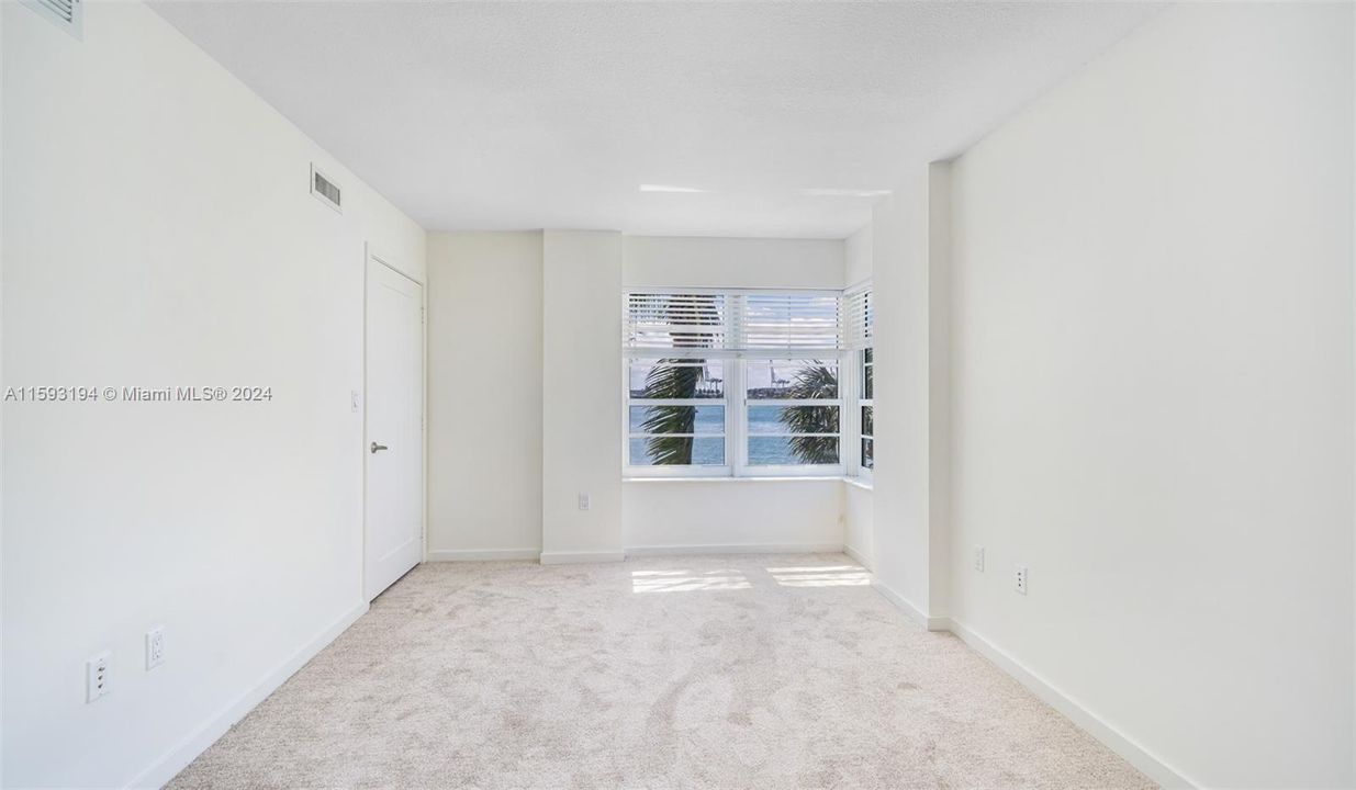 Active With Contract: $3,445 (1 beds, 1 baths, 723 Square Feet)