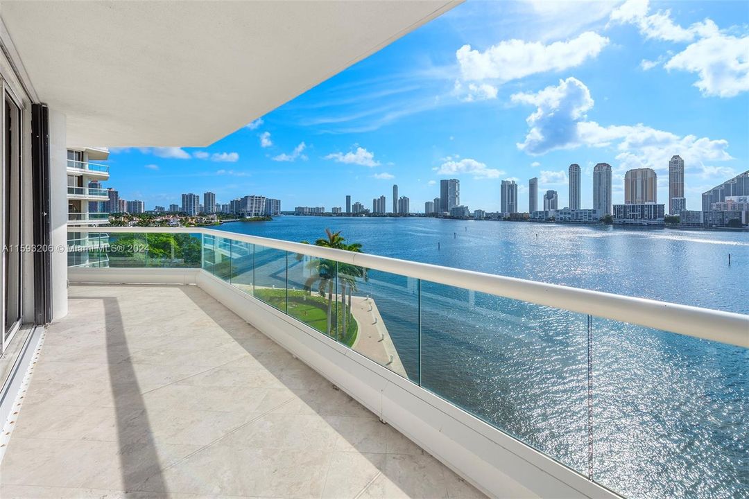 En Venta: $1,875,000 (3 camas, 3 baños, 2580 Pies cuadrados)