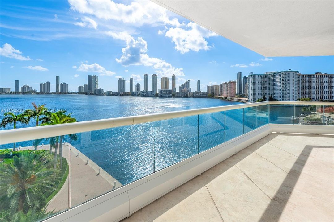 En Venta: $1,875,000 (3 camas, 3 baños, 2580 Pies cuadrados)