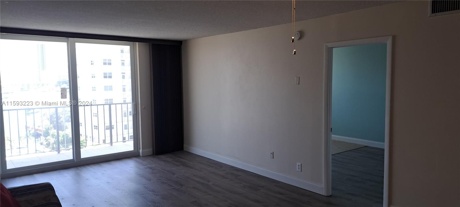 For Sale: $279,900 (1 beds, 2 baths, 868 Square Feet)