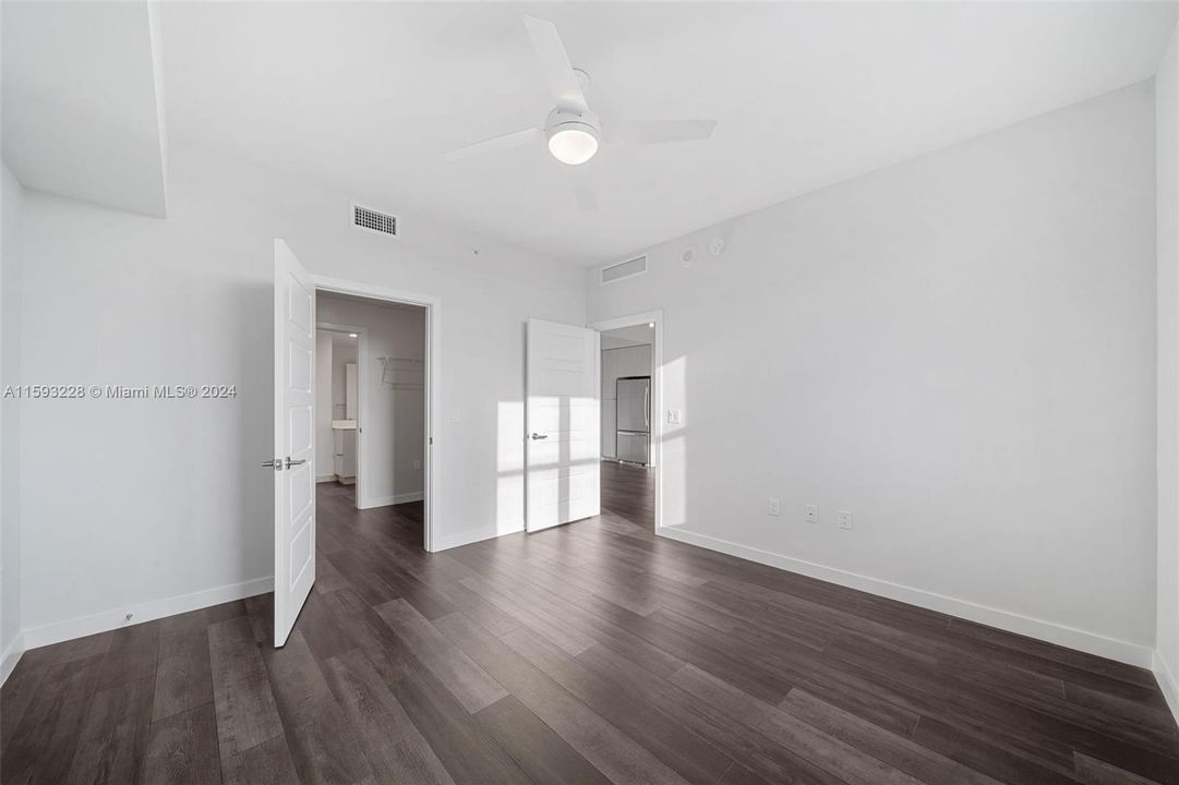 Active With Contract: $2,544 (1 beds, 1 baths, 768 Square Feet)