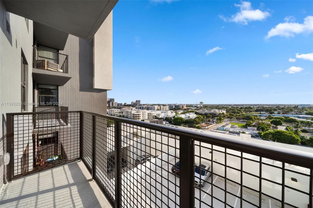 Active With Contract: $2,544 (1 beds, 1 baths, 768 Square Feet)