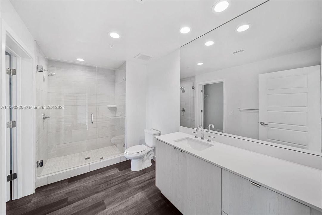 Active With Contract: $2,544 (1 beds, 1 baths, 768 Square Feet)