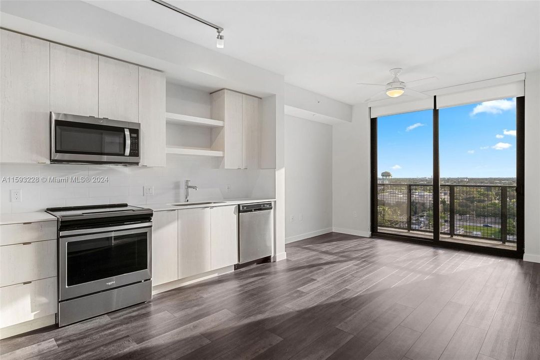 Active With Contract: $2,544 (1 beds, 1 baths, 768 Square Feet)