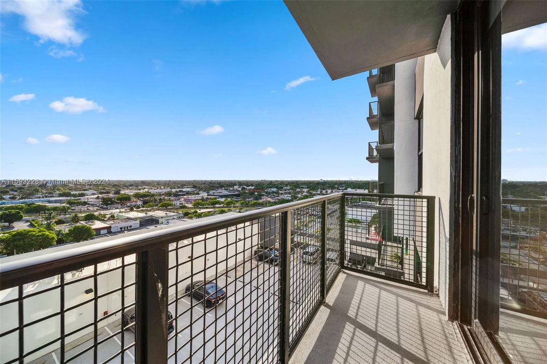 Active With Contract: $2,544 (1 beds, 1 baths, 768 Square Feet)