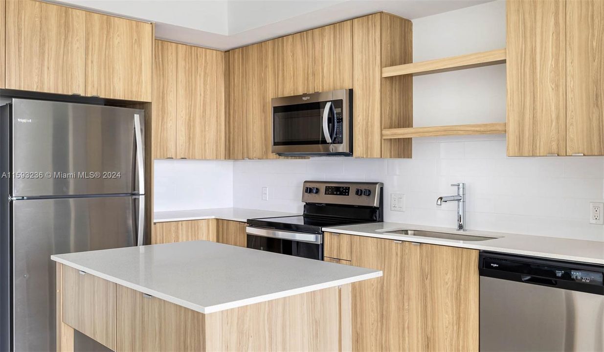 For Rent: $2,694 (1 beds, 1 baths, 818 Square Feet)