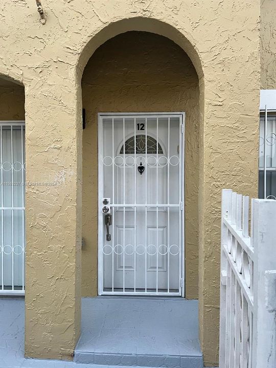 For Rent: $3,100 (3 beds, 2 baths, 1174 Square Feet)