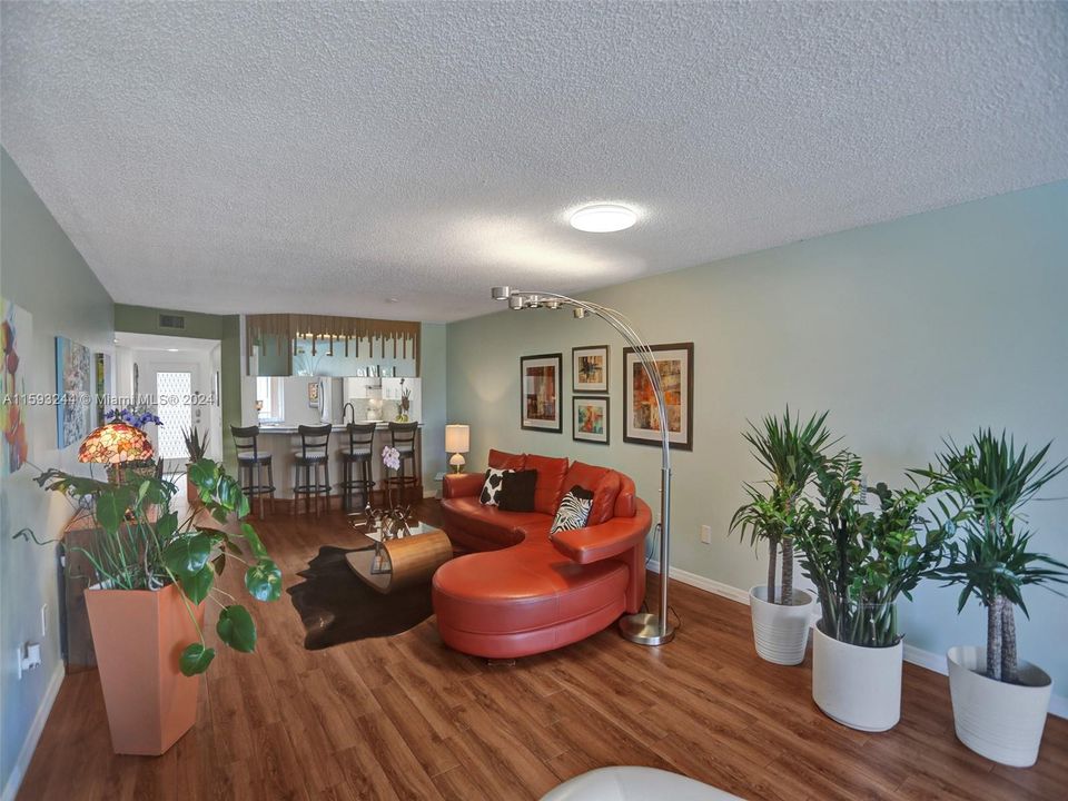 For Sale: $259,900 (2 beds, 2 baths, 1430 Square Feet)