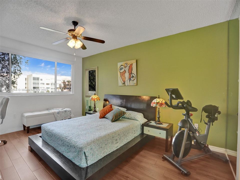 For Sale: $259,900 (2 beds, 2 baths, 1430 Square Feet)