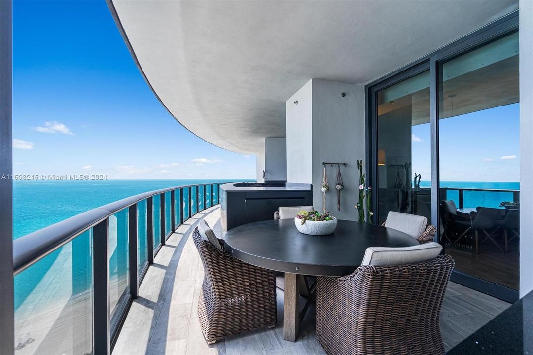 For Sale: $4,900,000 (3 beds, 4 baths, 4071 Square Feet)
