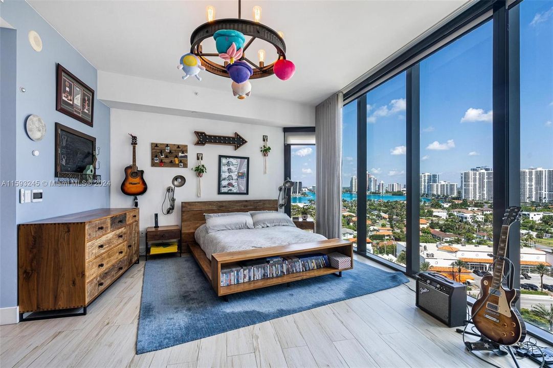 For Sale: $4,900,000 (3 beds, 4 baths, 4071 Square Feet)