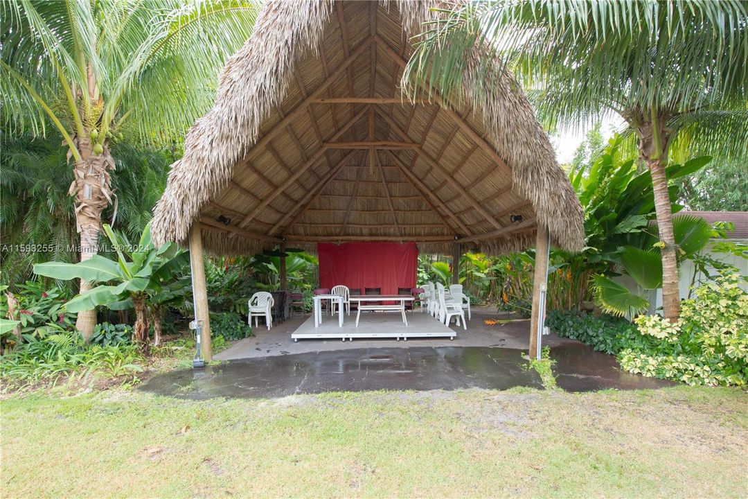 Tiki Hut