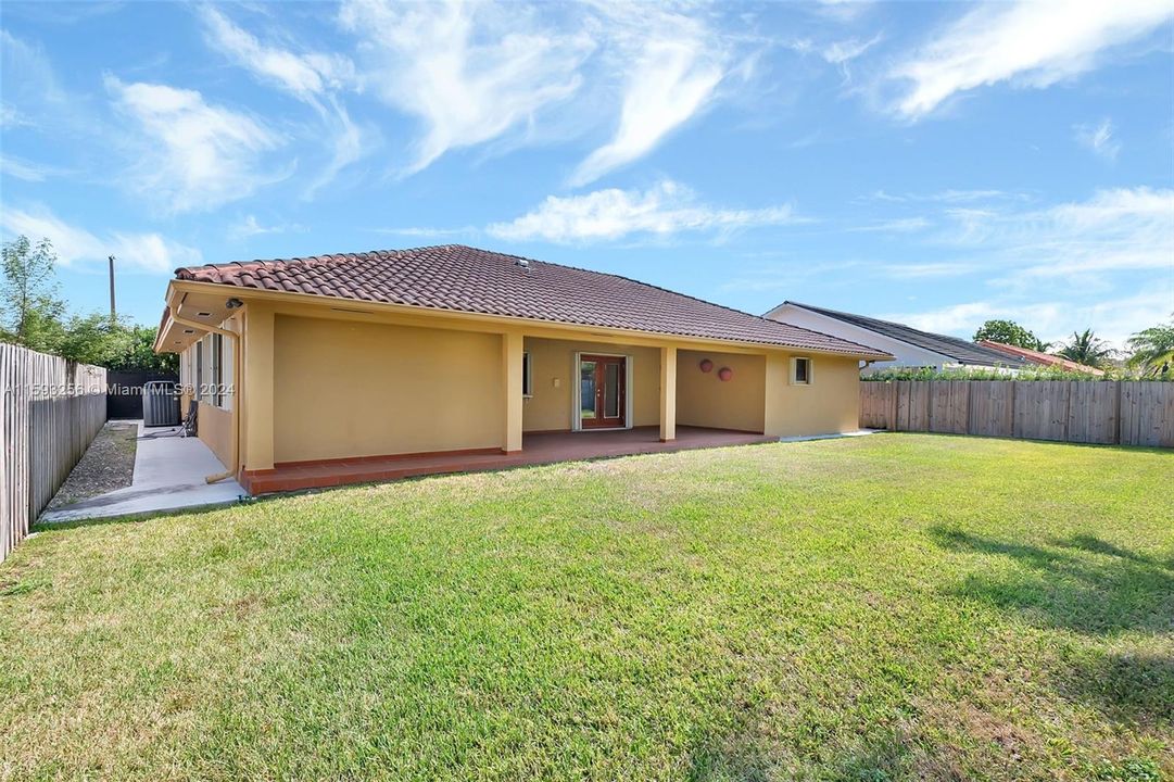 Active With Contract: $800,000 (4 beds, 2 baths, 2644 Square Feet)