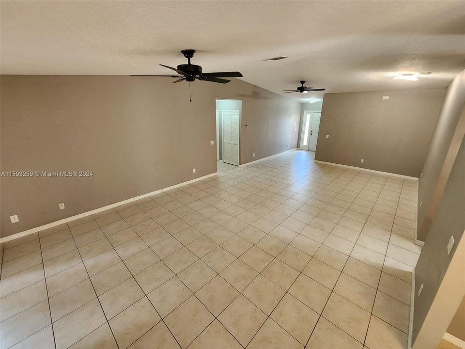 Recently Rented: $2,500 (3 beds, 2 baths, 1749 Square Feet)