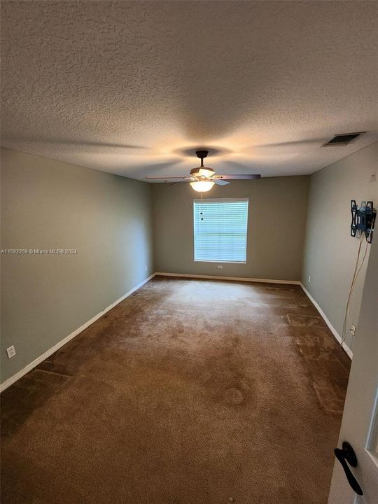 Recently Rented: $2,500 (3 beds, 2 baths, 1749 Square Feet)