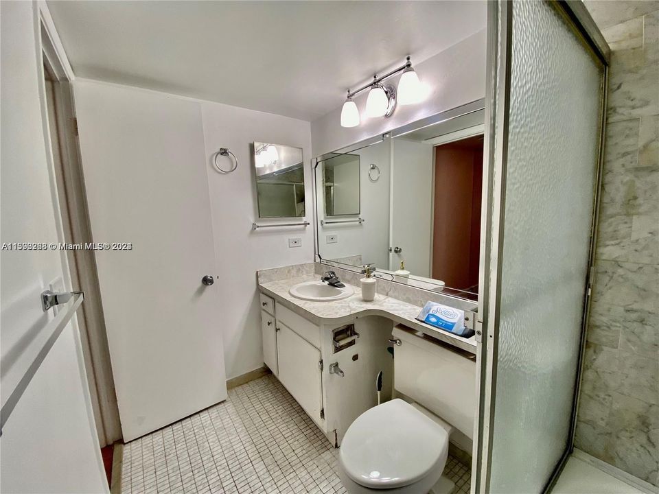 Active With Contract: $2,300 (2 beds, 2 baths, 1170 Square Feet)