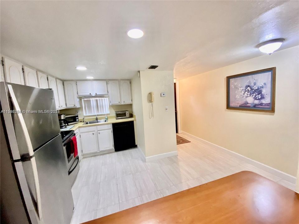 For Rent: $2,300 (2 beds, 2 baths, 1170 Square Feet)