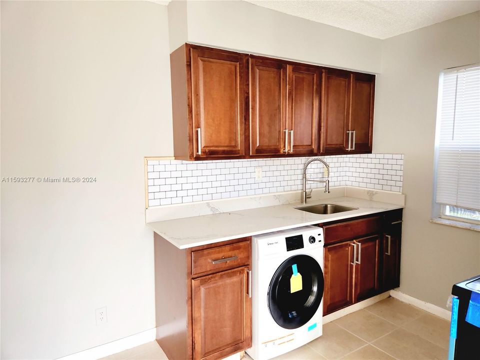 For Rent: $2,000 (2 beds, 1 baths, 4175 Square Feet)