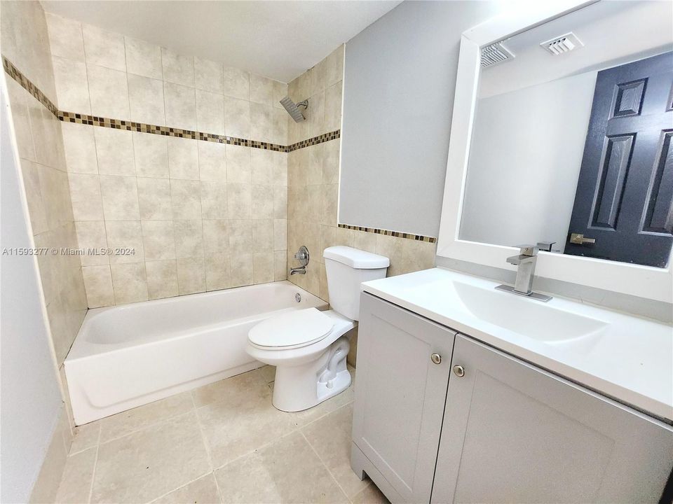 For Rent: $2,000 (2 beds, 1 baths, 4175 Square Feet)