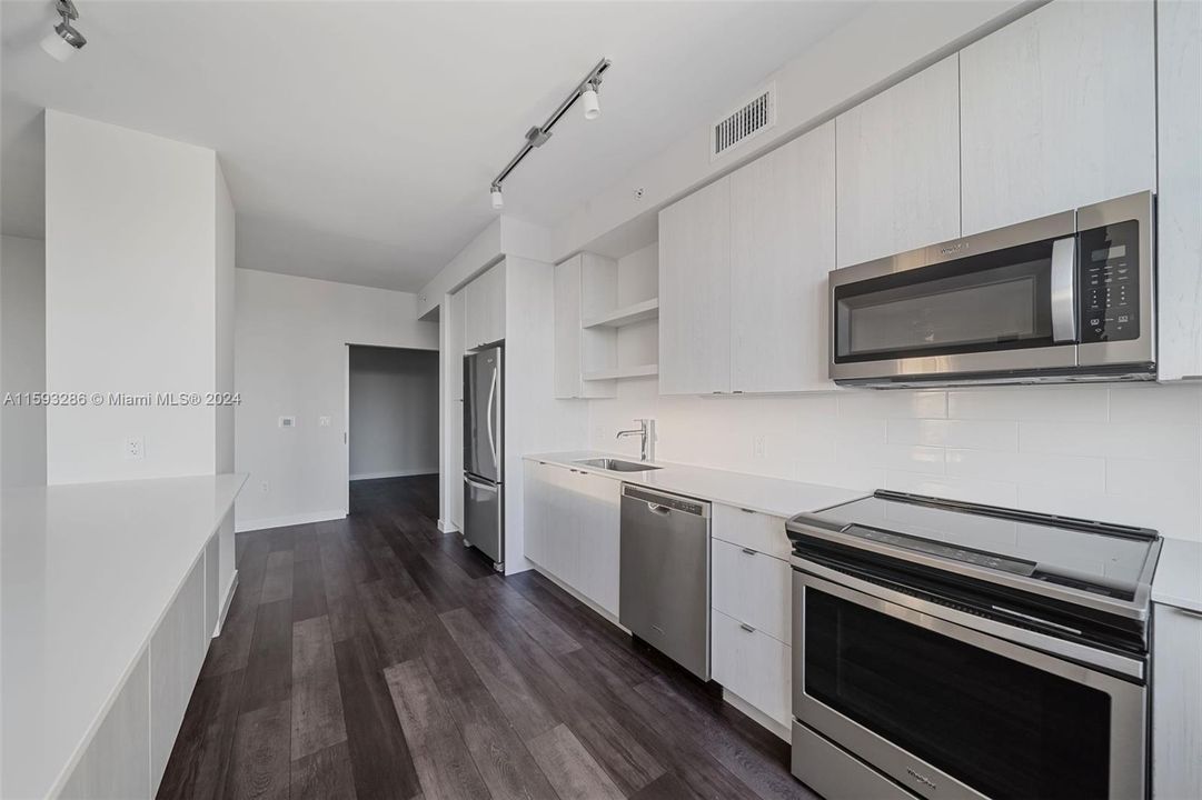 For Rent: $4,150 (2 beds, 2 baths, 1435 Square Feet)