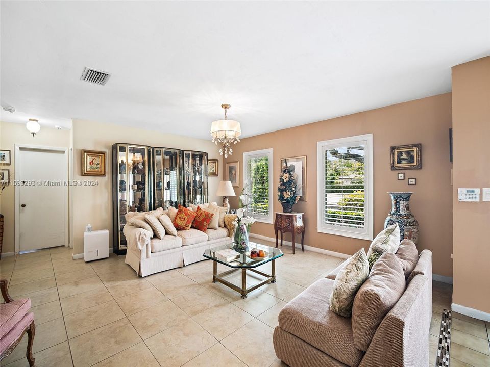Active With Contract: $2,000,000 (4 beds, 3 baths, 2380 Square Feet)