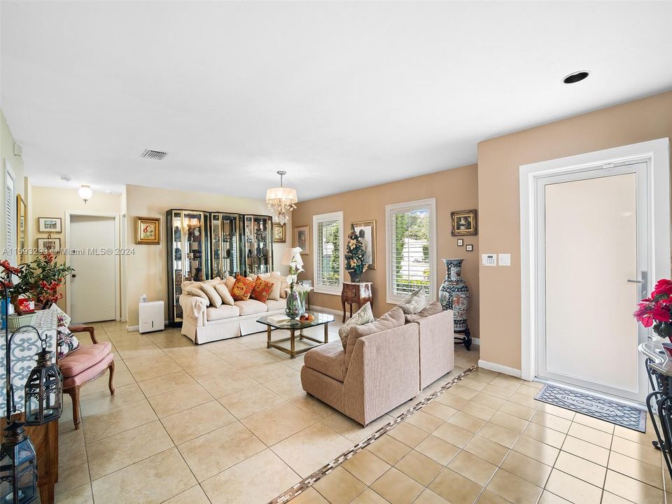 Active With Contract: $2,000,000 (4 beds, 3 baths, 2380 Square Feet)