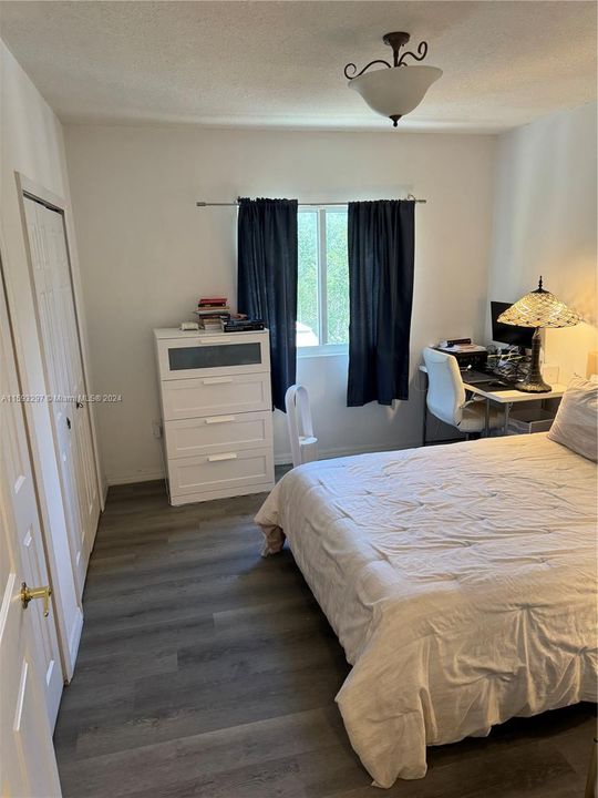 Active With Contract: $2,000 (1 beds, 1 baths, 615 Square Feet)