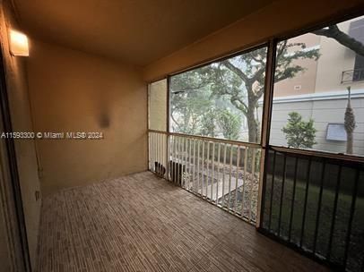 For Sale: $155,000 (1 beds, 1 baths, 695 Square Feet)