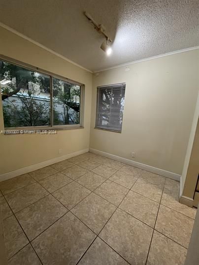 For Sale: $155,000 (1 beds, 1 baths, 695 Square Feet)