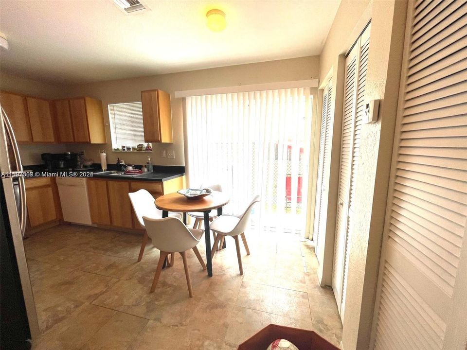 For Rent: $2,600 (3 beds, 2 baths, 1131 Square Feet)