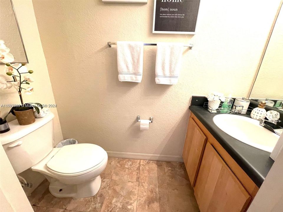 For Rent: $2,600 (3 beds, 2 baths, 1131 Square Feet)