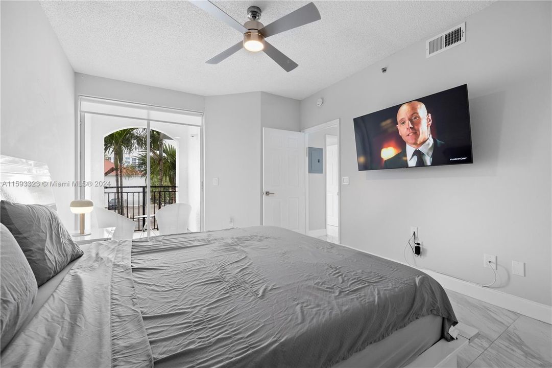 For Sale: $479,000 (2 beds, 1 baths, 1024 Square Feet)