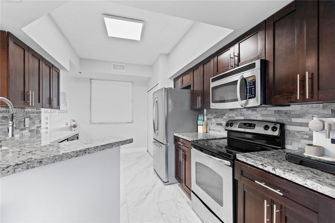 For Sale: $479,000 (2 beds, 1 baths, 1024 Square Feet)