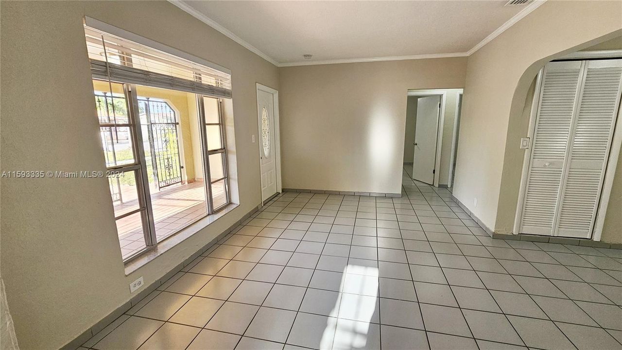 Activo con contrato: $679,900 (4 camas, 3 baños, 2126 Pies cuadrados)