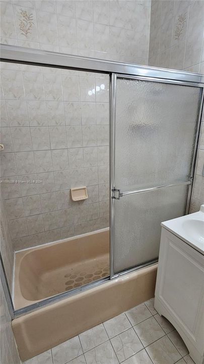 Activo con contrato: $679,900 (4 camas, 3 baños, 2126 Pies cuadrados)