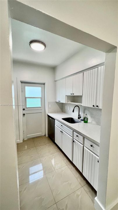 For Rent: $2,100 (1 beds, 1 baths, 660 Square Feet)