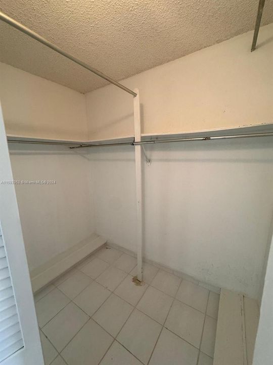 For Rent: $2,949 (2 beds, 2 baths, 1400 Square Feet)