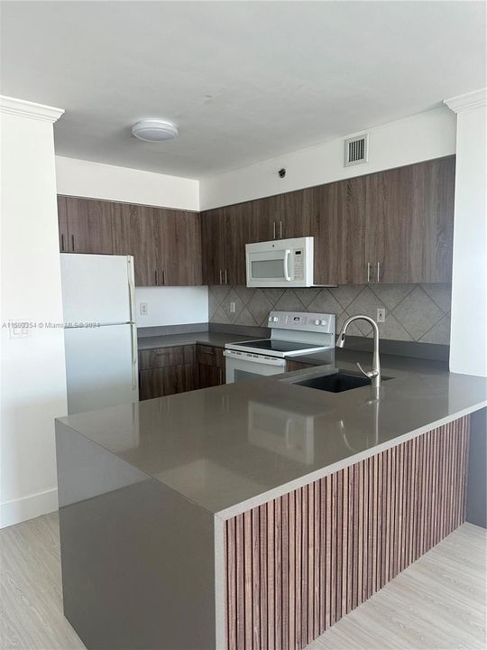 Recently Rented: $2,900 (2 beds, 2 baths, 1072 Square Feet)