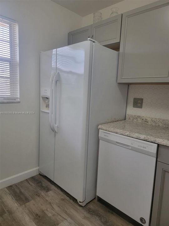 Active With Contract: $189,900 (2 beds, 2 baths, 920 Square Feet)