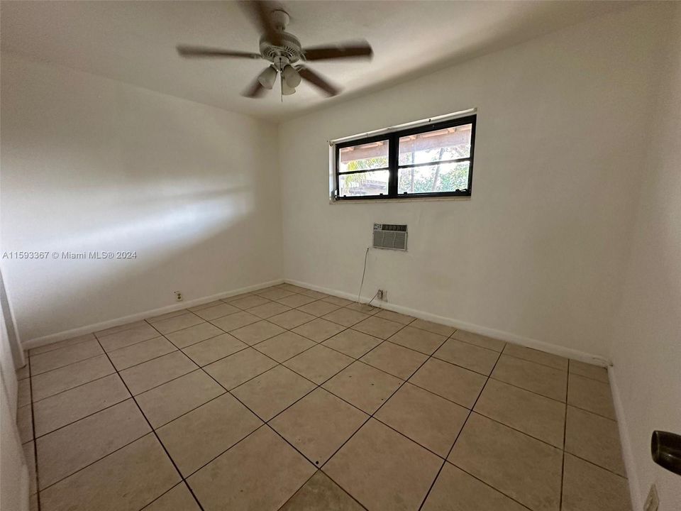 For Rent: $1,950 (2 beds, 1 baths, 800 Square Feet)