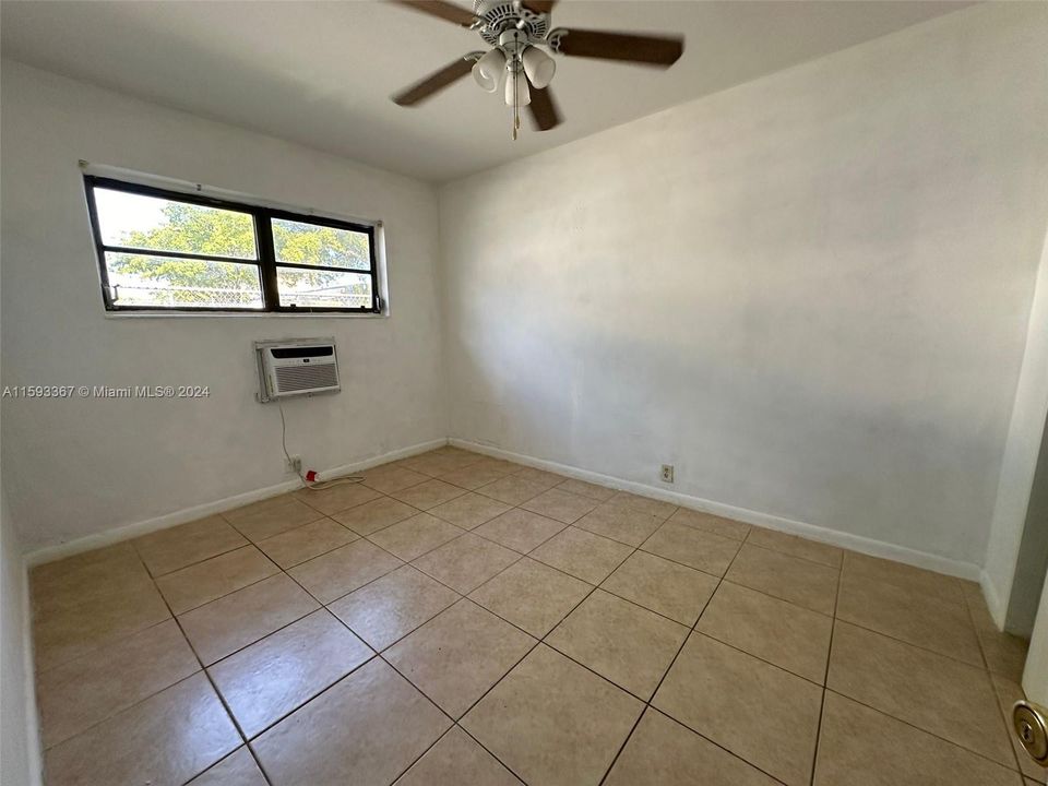 For Rent: $1,900 (2 beds, 1 baths, 800 Square Feet)