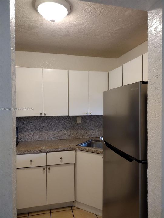 Active With Contract: $1,775 (2 beds, 1 baths, 801 Square Feet)