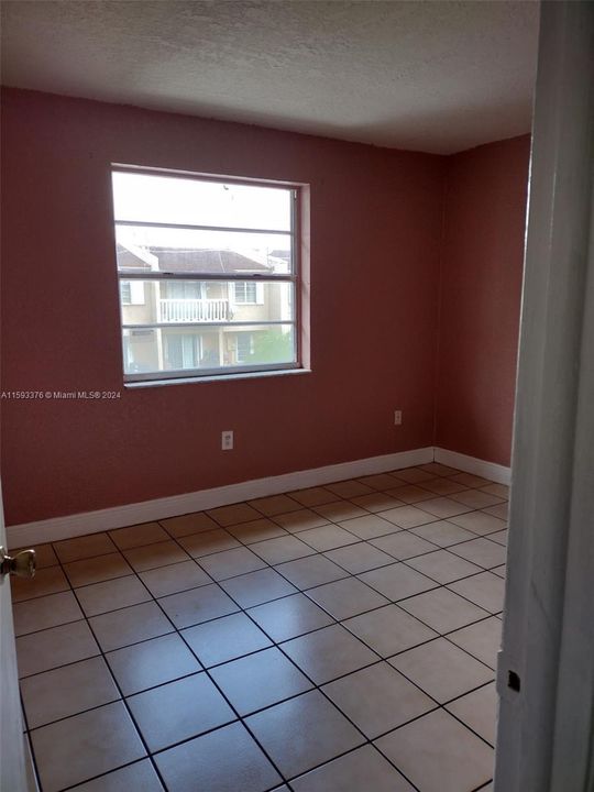 Active With Contract: $1,775 (2 beds, 1 baths, 801 Square Feet)