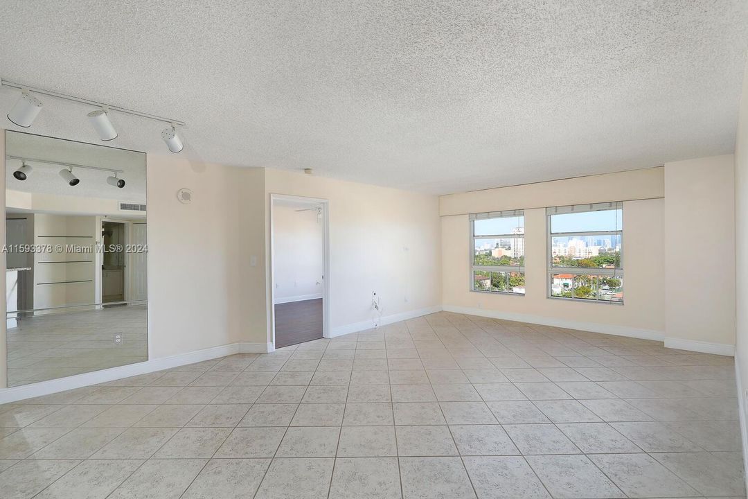 Recientemente alquilado: $2,950 (2 camas, 2 baños, 1025 Pies cuadrados)