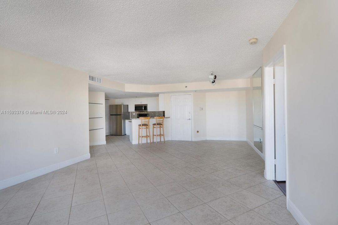 Recientemente alquilado: $2,950 (2 camas, 2 baños, 1025 Pies cuadrados)